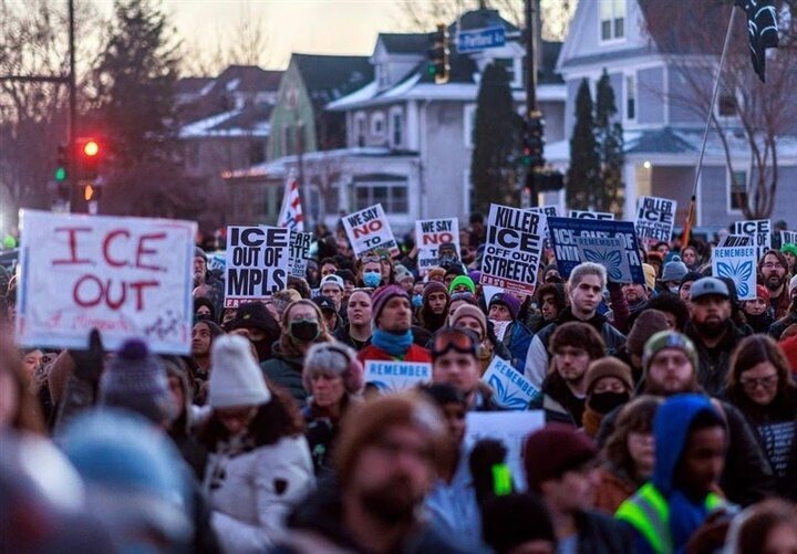 Трамп администрасијасы Миннеаполисдән ҝери чәкилир; забитләр шәһәри тәрк едир