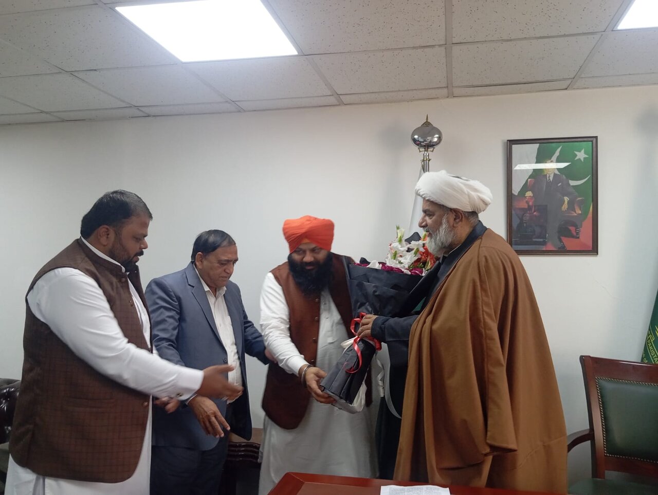 اپوزیشن لیڈر سینیٹ علامہ راجہ ناصر عباس جعفری سے مہندر پال سنگھ کی وفد کے ہمراہ ملاقات