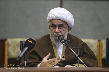 آیت‌الله رمضانی: اهل‌بیت(ع) نجات‌بخش بشریت‌اند/ اهانت به مقدسات و به‌ویژه رهبر انقلاب، خط قرمز ما و تمامی آزادی‌خواهان جهان است