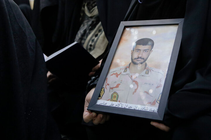 အေမာမ်ရေဇာ (အ.စ) ရောင်ဇာတော် ၏ ဖုန်မှုန့်များ သန့်ရှင်းရေးအခမ်းအနား တွင် ဆူပူအကြမ်းဖက် သမားများ ၏ လက်ချက်ဖြင့် အာဇာနည်ဖြစ်သွားသူများ၏ မိသားစုများတက်ရောက် ။ ။ Photos