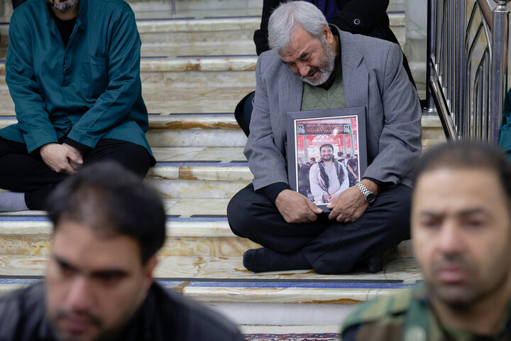 အေမာမ်ရေဇာ (အ.စ) ရောင်ဇာတော် ၏ ဖုန်မှုန့်များ သန့်ရှင်းရေးအခမ်းအနား တွင် ဆူပူအကြမ်းဖက် သမားများ ၏ လက်ချက်ဖြင့် အာဇာနည်ဖြစ်သွားသူများ၏ မိသားစုများတက်ရောက် ။ ။ Photos