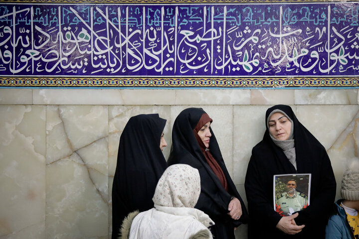 အေမာမ်ရေဇာ (အ.စ) ရောင်ဇာတော် ၏ ဖုန်မှုန့်များ သန့်ရှင်းရေးအခမ်းအနား တွင် ဆူပူအကြမ်းဖက် သမားများ ၏ လက်ချက်ဖြင့် အာဇာနည်ဖြစ်သွားသူများ၏ မိသားစုများတက်ရောက် ။ ။ Photos