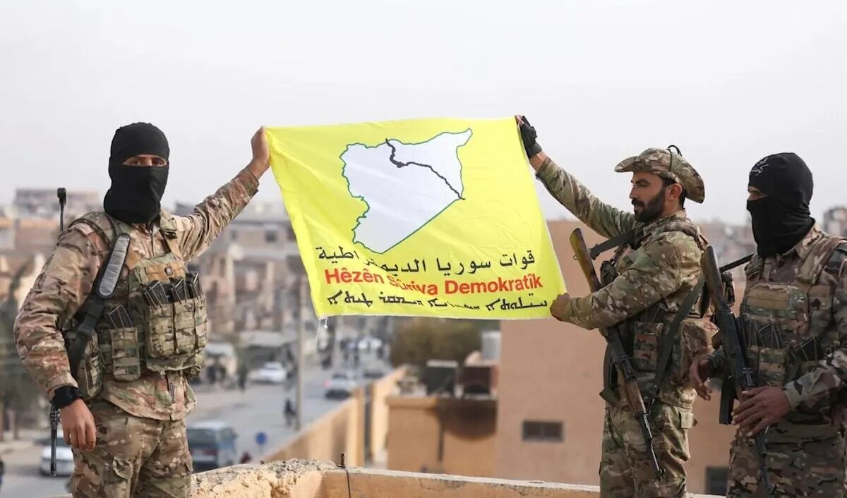 "قسد" ترفض شرط حكومة الجولاني بحلّ نفسها وبراك يعلن ان بلاده لا تحمي الأكراد بعد اليوم