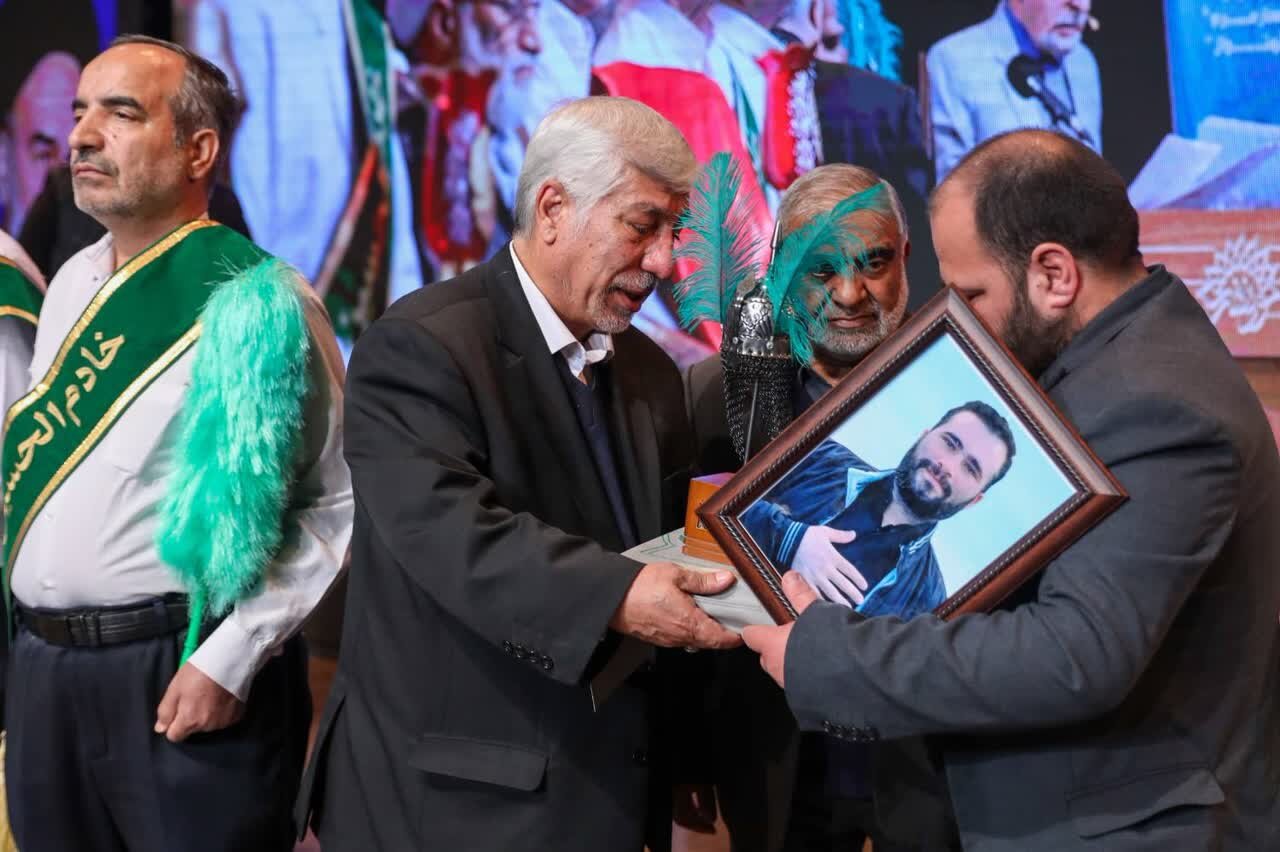 کتاب «کوثرانه»؛ کارنامه دو دهه فعالیت ستاد توسعه و بازسازی عتبات رونمایی شد + تصاویر