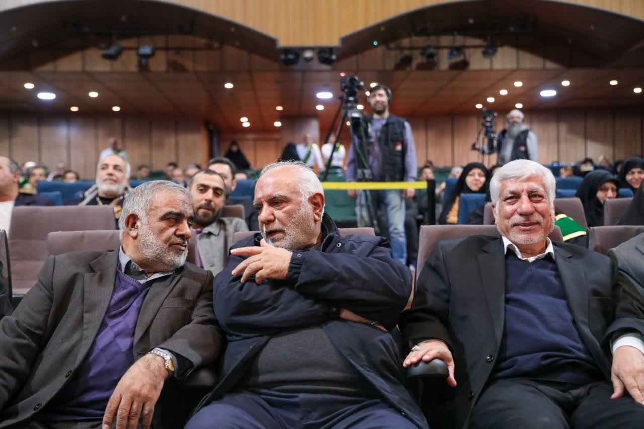 کتاب «کوثرانه»؛ کارنامه دو دهه فعالیت ستاد توسعه و بازسازی عتبات رونمایی شد + تصاویر