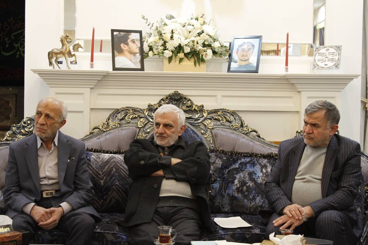 دیدار دبیرکل حزب مؤتلفه اسلامی با خانواده شهید نوائی لواسانی