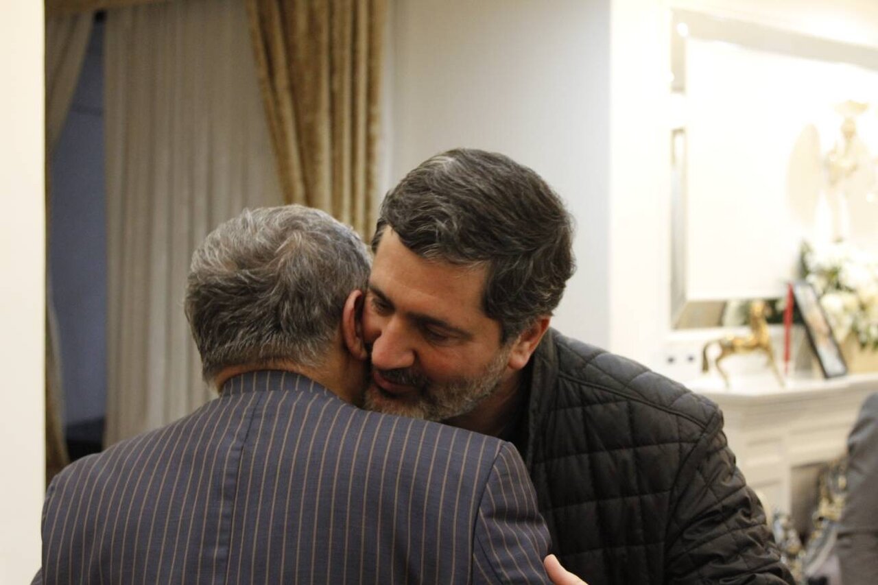 دیدار دبیرکل حزب مؤتلفه اسلامی با خانواده شهید نوائی لواسانی