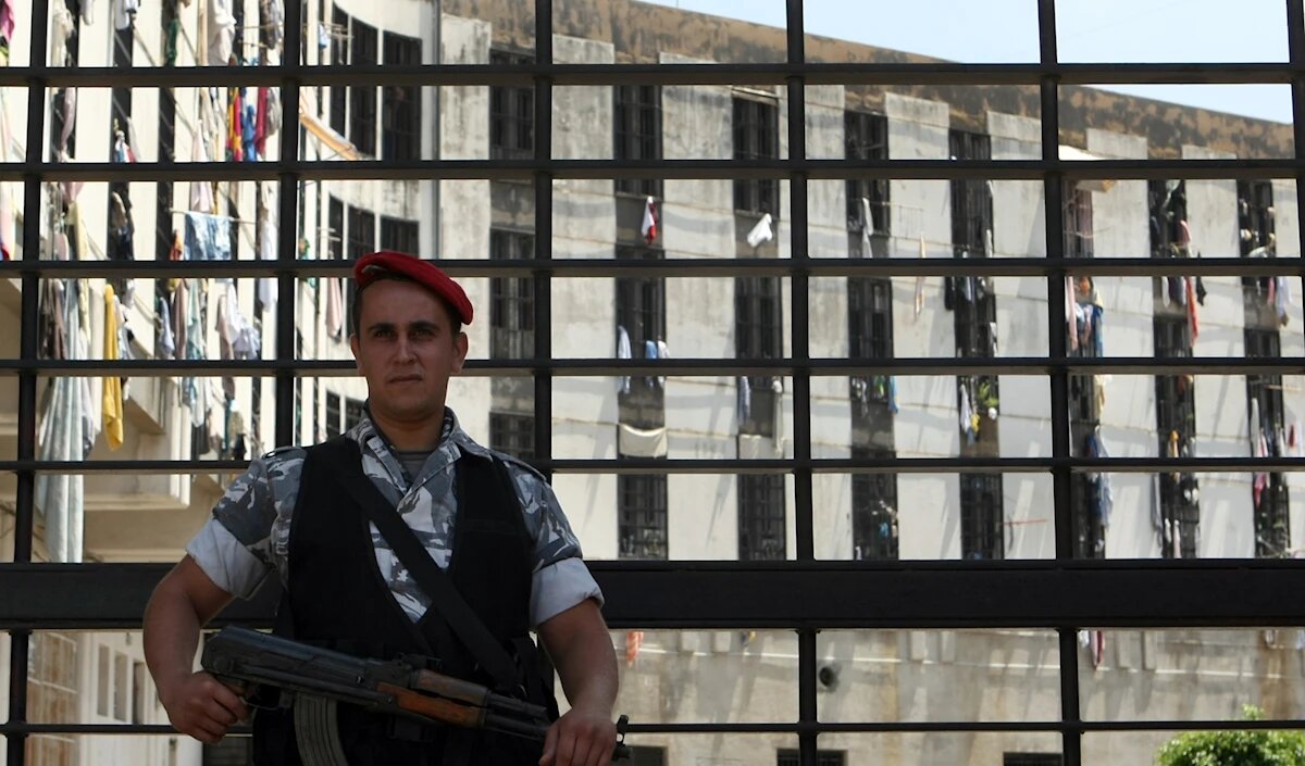 توافق بیروت - دمشق برای تحویل زندانیان؛ آزادی محکومان قتل پس از ۱۰ سال حبس/ تحویل گسترده زندانیان سوری از لبنان در چارچوب توافق جدید قضایی