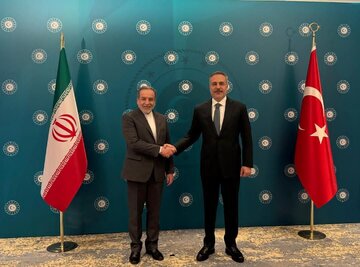ایران اور ترکی کے وزرائے خارجہ کی ملاقات، دوطرفہ اور علاقائی امور پر تبادلۂ خیال