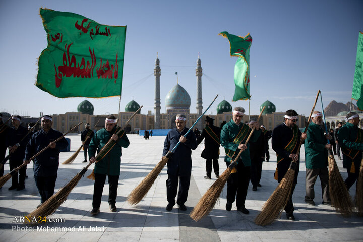 آئین جاروکشی خادمان مسجد مقدس جمکران