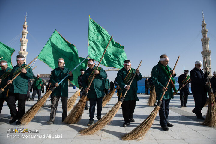 آئین جاروکشی خادمان مسجد مقدس جمکران