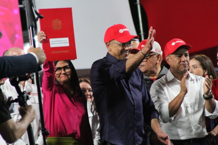 Informe fotográfico | Soberanía y Reforma: El "Rojo Rojito" selló el nuevo rumbo petrolero ante la Asamblea