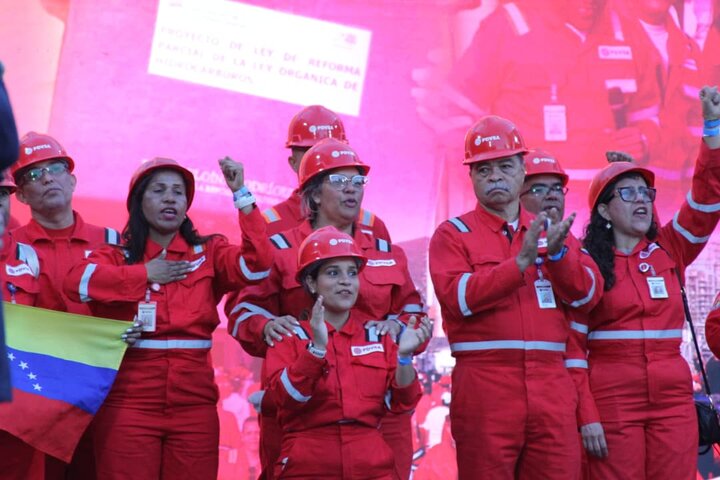 Informe fotográfico | Soberanía y Reforma: El "Rojo Rojito" selló el nuevo rumbo petrolero ante la Asamblea