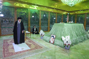 Kehadiran Ayatullah Khamenei di Makam Pendiri Republik Islam Iran