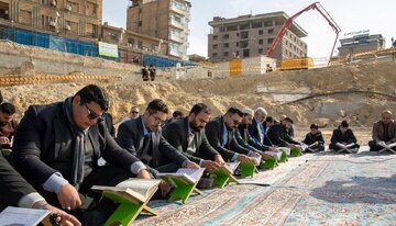 إقامة محفل قرآني لخدام الإمام الحسين (ع) على التربة المخصّصة لصحن الإمام الحسن(ع)