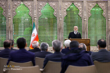 Pezeşkian: Heç bir adi sosial etirazda ələ silah almazlar, hərbçiləri öldürməzlər, təcili yardım maşınını və bazarı yandırmazlar