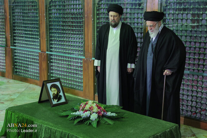 حضور رهبر معظم انقلاب در مرقد بنیانگذار جمهوری اسلامی ایران