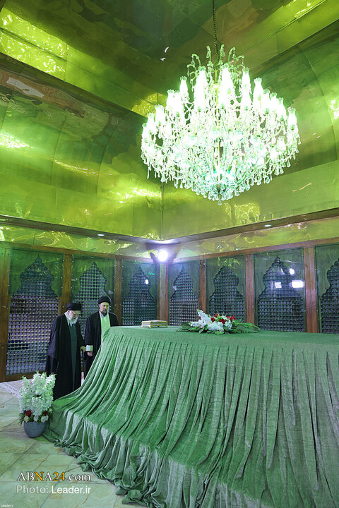 حضور رهبر معظم انقلاب در مرقد بنیانگذار جمهوری اسلامی ایران