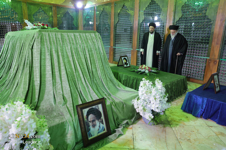 Foto / İslam İnkılab Rehberi İmam Humeyni'nin (r.a) Türbesini Ziyaret Etti