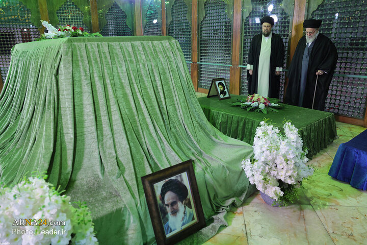 Foto / İslam İnkılab Rehberi İmam Humeyni'nin (r.a) Türbesini Ziyaret Etti