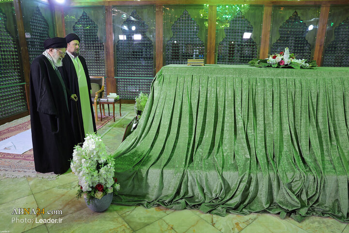 Foto / İslam İnkılab Rehberi İmam Humeyni'nin (r.a) Türbesini Ziyaret Etti