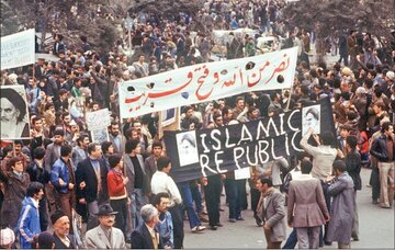 Peywendiya rûmetê bi azadîyê di sloganên Şoreşa 57’an de / “Azadî” tenê mafek siyasî nîne