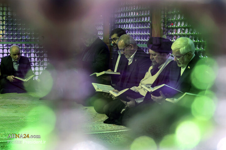 Photos: Iran President cabinet renews allegiance to Imam Khomeini