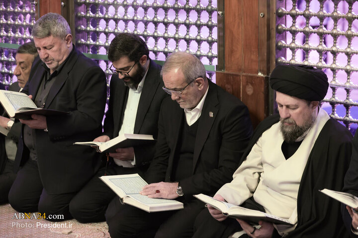 Photos: Iran President cabinet renews allegiance to Imam Khomeini