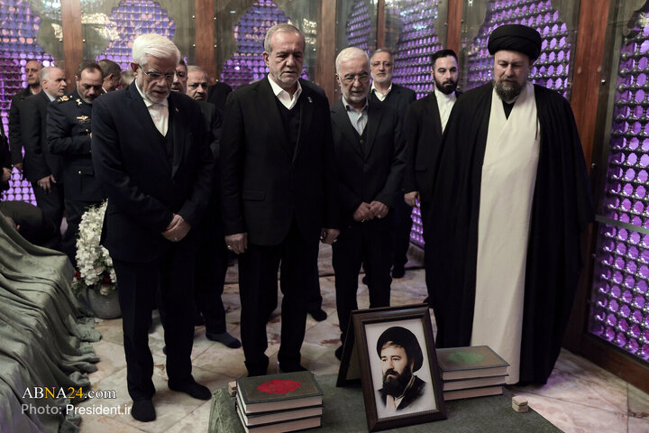 Photos: Iran President cabinet renews allegiance to Imam Khomeini