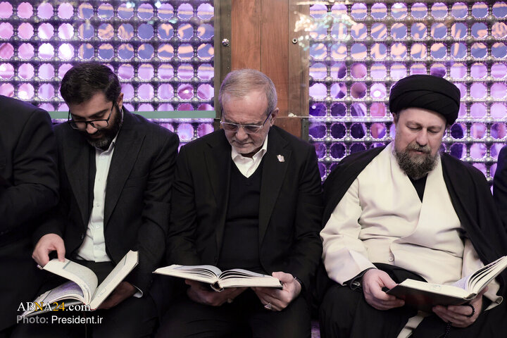 Photos: Iran President cabinet renews allegiance to Imam Khomeini
