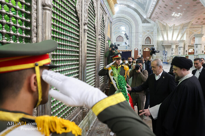 Photos: Iran President cabinet renews allegiance to Imam Khomeini