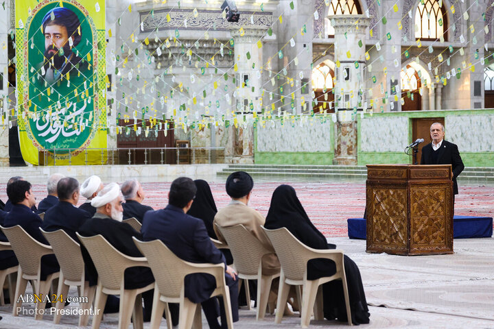 Photos: Iran President cabinet renews allegiance to Imam Khomeini