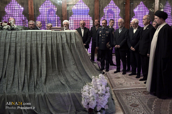Photos: Iran President cabinet renews allegiance to Imam Khomeini