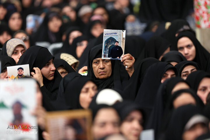 دیدار هزاران نفر از اقشار مختلف مردم با رهبر انقلاب