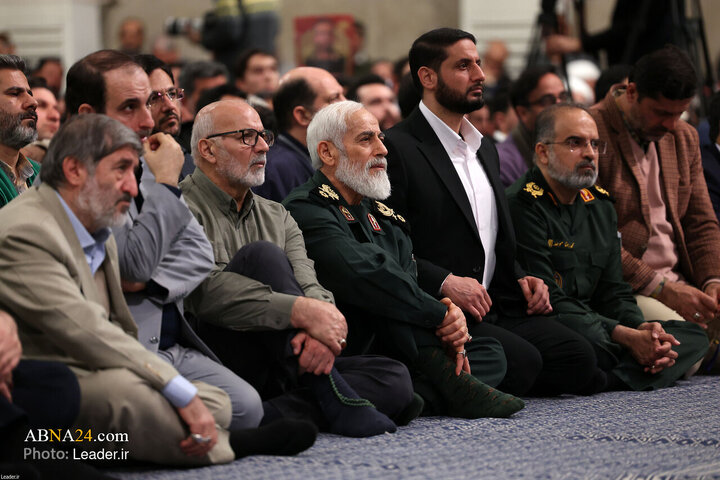 Foto / Halkın Çeşitli Kesimlerinden Binlerce Kişi İslam İnkılab Rehberiyle Buluştu