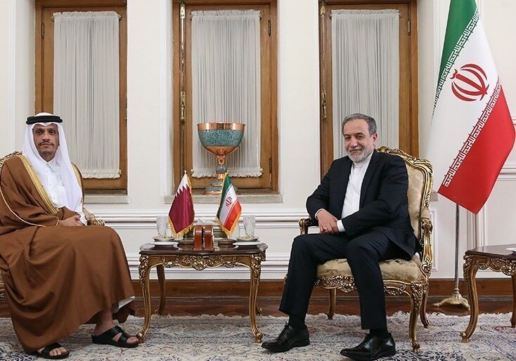 وزير الخارجية القطري يزور طهران ويلتقي نظيره الإيراني