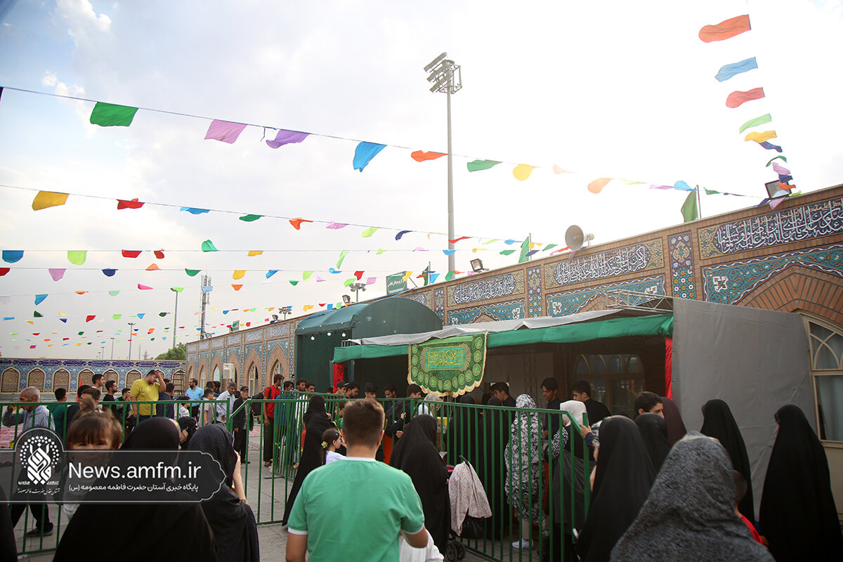 برپایی ایستگاه‌های صلواتی نیمه شعبان در حرم بانوی کرامت