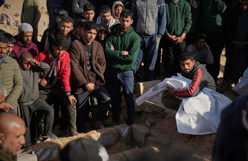 كاتب إسرائيلي: أهالي غزة خدعوا مرتين في يوم واحد .. رواية إسرائيلية وقحة في أفشل الحروب