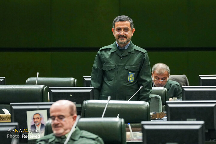 Foto / İran Meclis Kurulu 1 Şubatta Devrim Muhafızlarını Savunmak Amacıyla Yeşillere Büründü