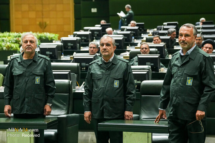 Foto / İran Meclis Kurulu 1 Şubatta Devrim Muhafızlarını Savunmak Amacıyla Yeşillere Büründü