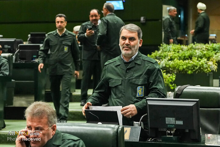 Foto / İran Meclis Kurulu 1 Şubatta Devrim Muhafızlarını Savunmak Amacıyla Yeşillere Büründü