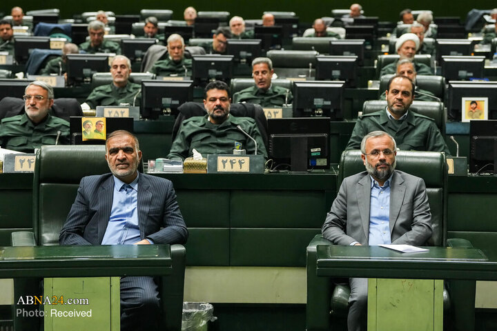 Foto / İran Meclis Kurulu 1 Şubatta Devrim Muhafızlarını Savunmak Amacıyla Yeşillere Büründü