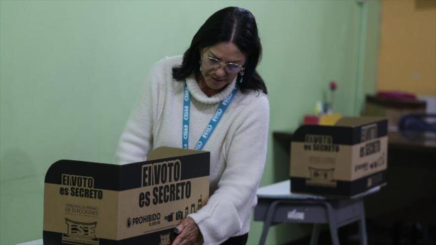 Costarricenses votan este domingo para elegir nuevo presidente