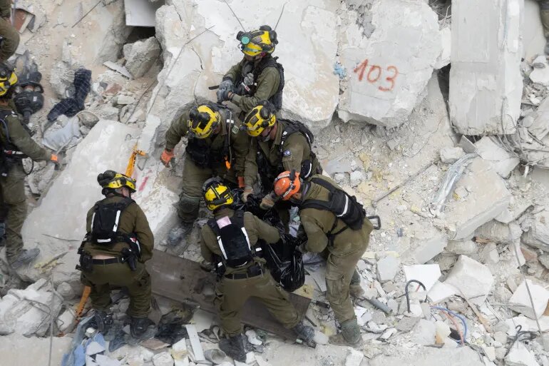 تدريبات غير مسبوقة بإسرائيل للتعامل مع صواريخ إيران العنقودية