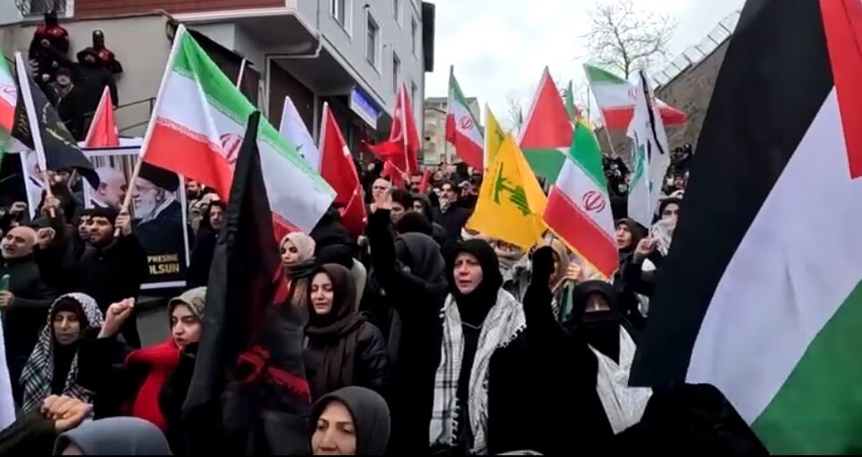 Fotografije Trumpa i Netanyahua spaljene na skupu pristalica Irana u Turskoj (FOTO)