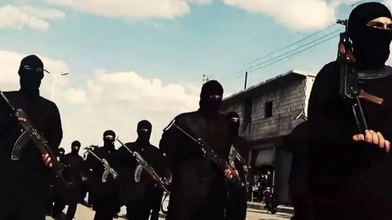 Bexdayê 450 endamên DAIŞê ji wan çend serkirde ji Sûrêyê wergirt