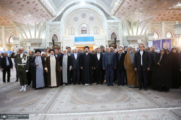 تقرير مصور/ نواب مجلس الشورى الاسلامي يجدّدون العهد بمبادئ الثورة الاسلامية