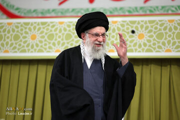 بیانیه جمعی از پیروان ادیان و آزادگان جهان در حمایت از مقام معظم رهبری