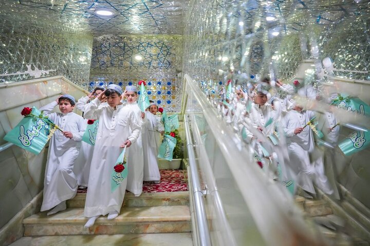 تقرير مصور/ أطفال نور الهادي يحتفلون بذكرى مولد الإمام المهدي في حرم الإمامين العسكريين