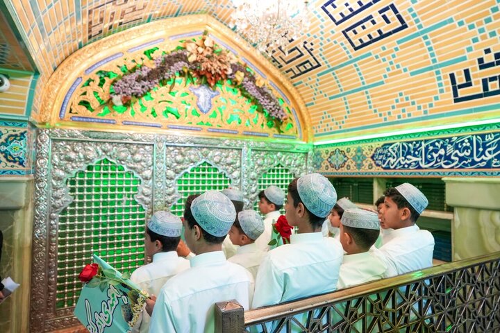 تقرير مصور/ أطفال نور الهادي يحتفلون بذكرى مولد الإمام المهدي في حرم الإمامين العسكريين